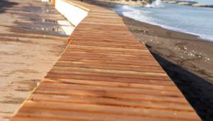 Çuhallı Sahili’nde Oturma Alanları Yenileniyor