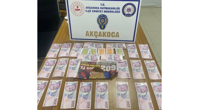 Düzce Polisi Suça Geçit Vermiyor: Silah, Uyuşturucu ve Kaçak Ürün Ele Geçirildi