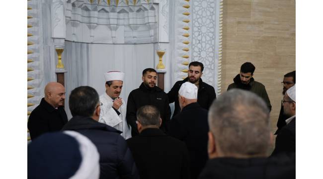 Filistinli Öğrencinin Şehit Edilen Ailesi İçin Gıyabi Cenaze Namazı Kılındı 