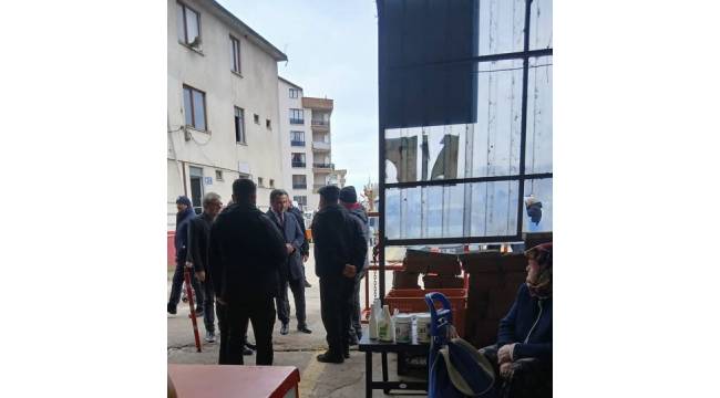 KAYMAKAM DR. HACI ARSLAN UZAN GÖREVE HIZLI BAŞLADI: PAZAR YERİNDE VATANDAŞ VE ESNAFLA BULUŞTU