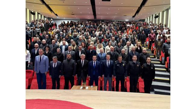 Akçakoca’da İstiklal Marşı ve Çanakkale Zaferi İçin Anma Programı Düzenlendi