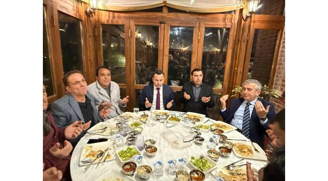 Akçakoca’da Ramazan’ın Birlik Sofrası: Kaymakam Uzan ve Başkan Albayrak Vatandaşlarla Bir Arada