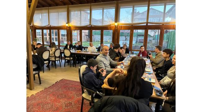 AKÇAKOCA KAYMAKAMI SAYIN DR. HACI ARSLAN UZAN, DEMİR ÇELİK İHTİSAS OSB YÖNETİM KURULU İLE İFTARDA BİR ARAYA GELDİ