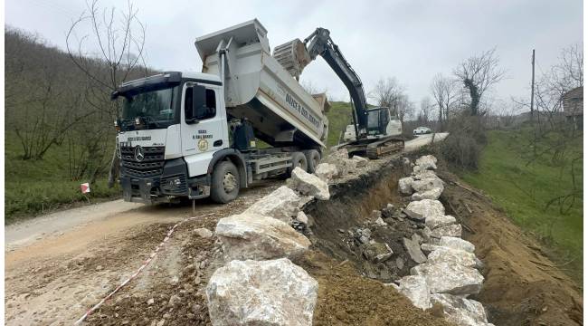 Akçakoca Tahirli Köyü’nde Heyelan Müdahalesi Sürüyor