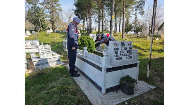 Düzce İl Jandarma Komutanlığı’ndan Şehit Kabri Ziyareti