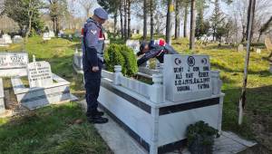 Düzce İl Jandarma Komutanlığı’ndan Şehit Kabri Ziyareti