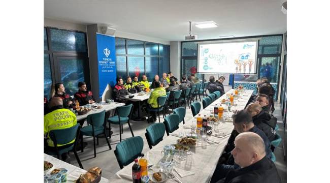 Düzce İl Müftülüğü ve Türkiye Diyanet Vakfı’ndan Anlamlı İftar: Emniyet Teşkilatıyla Şehitler İçin Dualar Edildi