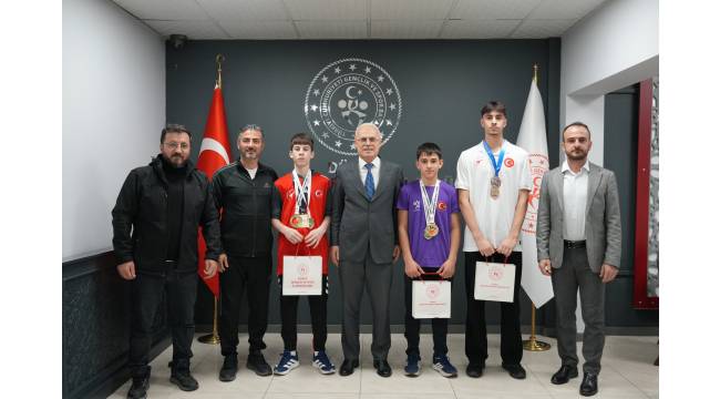 Düzce’nin Şampiyon Taekwondocularından İl Müdürü Arslantürk’e Ziyaret