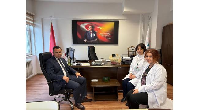  KAYMAKAM SAYIN DR. HACI ARSLAN UZAN, 14 MART TIP BAYRAMI DOLAYISIYLA AKÇAKOCA DEVLET HASTANESİ’Nİ ZİYARET ETTİ