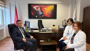  KAYMAKAM SAYIN DR. HACI ARSLAN UZAN, 14 MART TIP BAYRAMI DOLAYISIYLA AKÇAKOCA DEVLET HASTANESİ’Nİ ZİYARET ETTİ