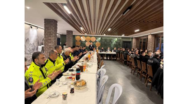 KAYMAKAM SAYIN DR. HACI ARSLAN UZAN, EMNİYET MÜDÜRLÜĞÜ VE SAHİL GÜVENLİK PERSONELİ İLE İFTARDA BULUŞTU