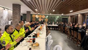 KAYMAKAM SAYIN DR. HACI ARSLAN UZAN, EMNİYET MÜDÜRLÜĞÜ VE SAHİL GÜVENLİK PERSONELİ İLE İFTARDA BULUŞTU