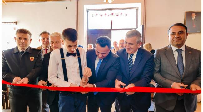 Belediye Başkanı Fikret Albayrak’tan Otizm Farkındalık Sergisine Ziyaret