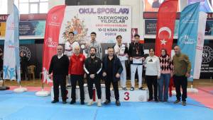 Düzce’de Taekwondo Heyecanı: Yıldızlar Grup Müsabakaları Nefes Kesti