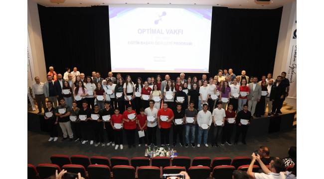 Akçakoca'da Başarı Ödüllendirildi: Optimal Vakfı 3. Kez Gururlandırdı!
