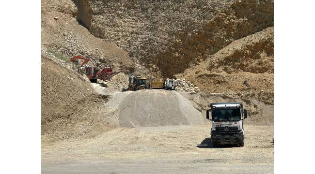 Akçakoca'da Karatavuk ve Kurukavak Köyleri Bağlantı Yolunda Çalışmalar Sürüyor