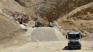 Akçakoca'da Karatavuk ve Kurukavak Köyleri Bağlantı Yolunda Çalışmalar Sürüyor