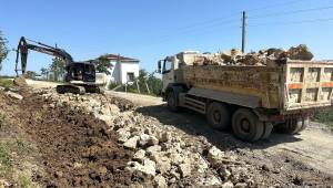 Beyören Köyü Yolunda Heyelan Sonrası Çalışmalar Sürüyor