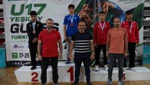 Düzceli Güreşçi Ensar Demirbayraklı Türkiye Üçüncüsü Oldu